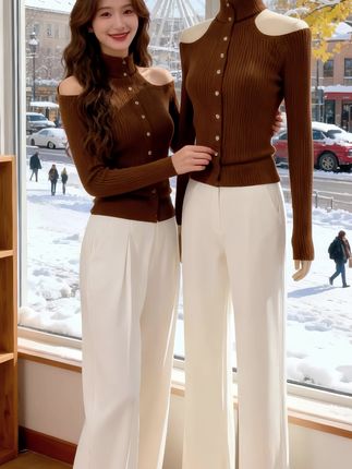 2025新款咖色露肩针织衫,高级感打底。宝子们!2025秋的氛围感密码被这件咖色露肩针织衫拿捏了✨ 低饱和咖色正踩中秋冬流行趋势,自带“高级感滤镜”,黄黑皮穿也超显白。恰到好处的露肩设计,悄悄勾勒锁骨线条,温柔又藏不住小心机。   软糯针织面料贴身穿巨舒服,修身版型显瘦不臃肿。单穿是秋日焦点,叠穿大衣、西装秒变通勤女神,百搭性直接拉满。没有多余装饰,全靠质感说话,简单大方却越看越有味道,秋冬打底选它准没错!   #2025秋装流行趋势 #咖色针织衫yyds #露肩上衣氛围感 #高级感打底衫推荐 #秋冬百搭内搭@生活服务热点中心