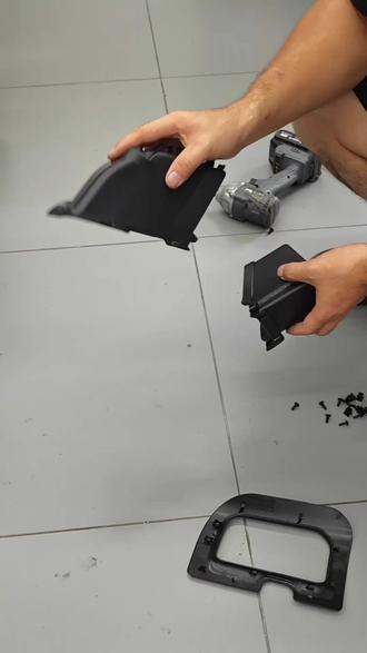 九号MZ130前置物盒安装过程,易途正品严丝合缝,安装超级简单。需要一把十字螺丝刀就能搞定。 #邯郸同城 #复兴路九号电动车 #复兴路台铃电动车#强盛手机批发