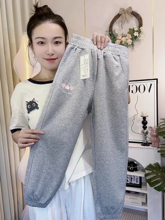 校园百搭神裤啊,特别百搭实穿,没想到质量特别好,真值#潮童穿搭 #百搭裤子 #休闲卫裤#卫裤#儿童卫裤