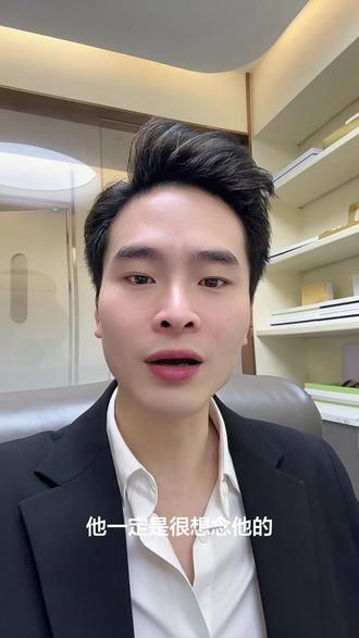 这一刻他们等待了30年!梁爸梁妈哭着与志辉相拥。