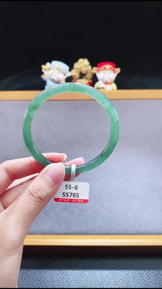 这支翡翠手镯的通透感也太绝了吧!