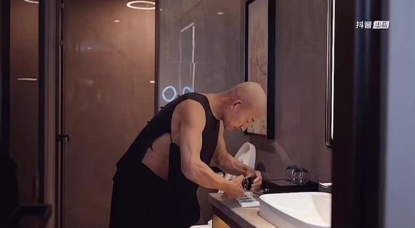 你的任务难吗?
—我都忘了,都过去了 #冬泳怪鸽