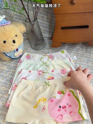 女儿进入发育期,贴身内裤记得勤更换~这款A类精梳棉的面料更加的绵软细腻,贴身穿云感十足特别舒服!弹力大不紧绷,运动无束缚感,图案颜色清新素雅孩子很喜欢,一组四条性价比超高,快给宝贝安排上吧~#女童内裤 #女孩内裤推荐 #贴身衣物 #纯棉内裤 #无限回购的宝藏单品