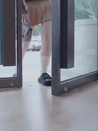 #好物推荐🔥 厚底毛毛拖鞋女外穿2025秋冬新款软底舒适一字拖毛茸茸居家棉拖女#爆款热卖中 #厚底拖鞋#毛茸茸家居拖鞋 #太可爱了吧
