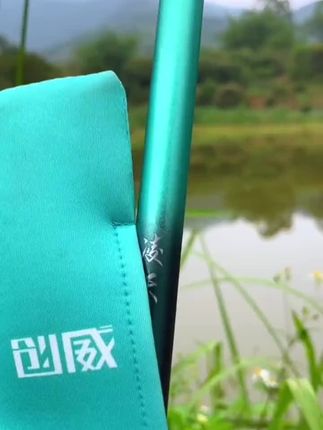 创威凌天二代小综合,是一款手感至上的鱼竿,超轻硬设计,久钓不累,主钓10斤以下的鲫鲤罗非鲮鱼等,非常适合休闲野钓#创威凌天#凌天二代小综合 #鱼竿 #钓鱼 #抖音618好物节