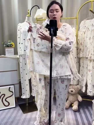 穿上这套甜美睡衣,轻松享受公主般睡眠! 姐妹们!这个季节一定要给自己买一套舒服又好看的睡衣啦~运费险活动别错过哦~#好物推荐🔥#韩系穿搭#睡衣家居服#在家也要美美哒#被秋日氛围感穿搭拿捏了