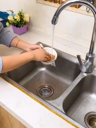 #水槽过滤网兜, 平时的残渣、剩饭还有茶叶的残渣倒进去都可以轻松沥水。防止下水道堵塞,网兜还是一次性的,脏了直接丢掉,平时不用立起来,还可以当个抹布支架#厨房水槽过滤 #洗菜池滤网过滤菜渣 #洗菜盆过滤神器 #厨房水槽过滤垃圾网