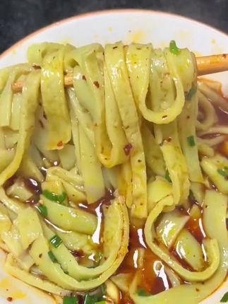 #手工绿豆粉  #做手工绿豆粉  贵州特产手工绿豆粉,现做现发。配料表只有绿豆和大米