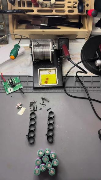 组装2块大艺A3款5节2.0Ah电池#电动工具电池 #锂电池组装 #锂电池维修