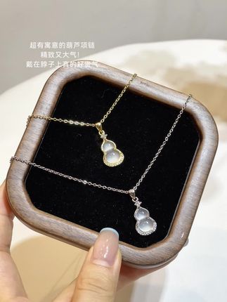 寓意好好的葫芦项链!戴上它福气多多#项链 #锁骨链 #葫芦 #饰品搭配