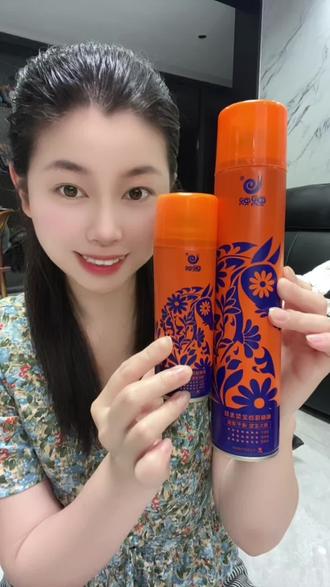 出门不想头发乱,赶紧试试蜗蜗马年限定发胶,自然定型不发硬,不泛油光,还是男女同款的#蜗蜗马年限定发胶 #蜗蜗发胶 #发型 #定型喷雾 #24小时定型