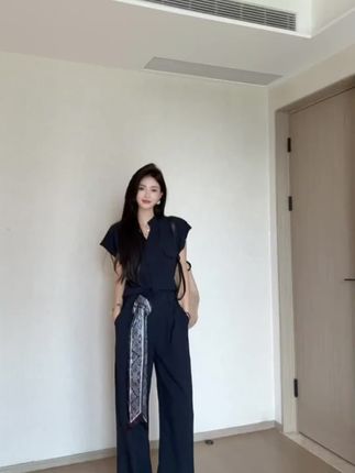 2025夏季新款时尚简约藏蓝色套装女V领短袖上衣+高腰休闲裤两件套#两件套 #休闲裤 #裤子 #上衣 #套装推荐