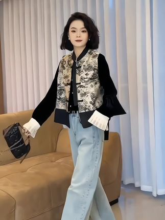 【新款】新中式复古提花马甲百搭气质盘扣中国风马夹拼接立领马甲#减龄气质 #时尚洋气 #穿出高级感 #时髦穿搭 #美搭尽显女神范 @抖加🔥上热门🔥dou+🔥热点宝 @抖加上热门 @抖音电商