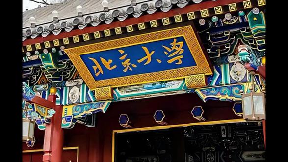 学霸父母养出学渣娃?这批人正亲手浪费顶级教育资源且不孝 清北毕业生的孩子考上211/985的概率仅19.7%,而他们当年考上985的比例高达92%,优势断崖背后,是三大教育误区在作祟。
其一,高知父母将“高学历”等同于“会育儿”。清华爸爸用微分方程辅导鸡兔同笼,北大妈妈列18页学习计划,却导致孩子三年级就厌学。调研显示,78.6%的清北父母拒绝祖辈参与教育,62.3%认为老人方法过时。
其二,他们因知识优越感轻视祖辈经验,浪费“金牌教练”资源。爷爷奶奶们有15年以上育儿经验,掌握专注力训练等“非智力培养秘方”,但63%的高知父母有知识优越感,58%觉得“爸妈理念落后”,32%当面批评长辈教育方式,这不仅是教育问题,更是“不孝”。
其三,把“学知识”当成教育全部,忽略核心竞争力。剑桥大学研究表明,批判性思维等“软技能”对学业成功的贡献占72%,但89%的学霸家庭只利用资源补数学英语,65%的父母只会灌知识点。
想破解困局,可让父母住在“百里生活圈”:半小时高铁距离,既能让老人用经验帮衬育儿,传递抗挫折、懂感恩等智慧,又能让孩子接地气,还能尽孝、减轻负担,实现“育儿+尽孝+自我”三赢。真正的教育,是让老辈智慧接住新生代成长。
#学霸父母、 #学渣娃、 #教育资源浪费、 #高知家庭、育儿误区、祖辈教育、非智力培养、孝、软技能、核心竞争力、清北毕业生、211/985、知识优越感、抗挫折能力、家风传承、百里生活圈、教育秘方、传统文化、家庭教育、亲子关系