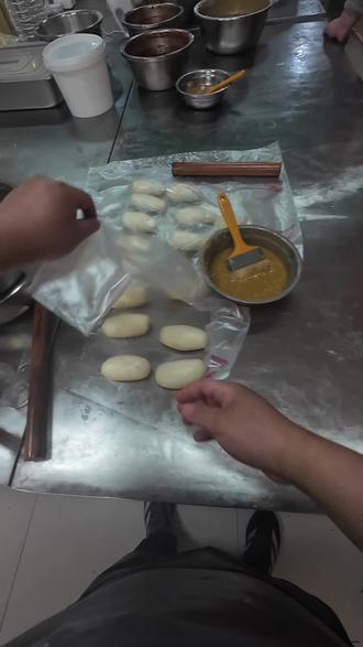 第一视角教学烤炉鸡蛋灌饼怎么做
#烤炉鸡蛋灌饼教学 #鸡蛋灌饼培训