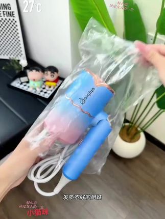 吹风机就选这种小巧风力又大的,折叠起来收纳也很方便!不伤发质,颜值也是很在现!#吹风机 #吹风机推荐 #吹头发的正确方式 #护发