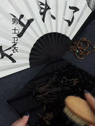 这款虎头卫衣面料柔软舒适,3D植绒印花设计#男士休闲卫衣 #有范 #卫衣 #新款 #男装