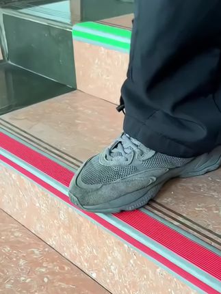PVC室外防冻楼梯防滑条自粘台阶防滑垫斜坡地板贴瓷砖地面防滑条#方便又实用 #楼梯防滑条 #生活好帮手 #省时省力