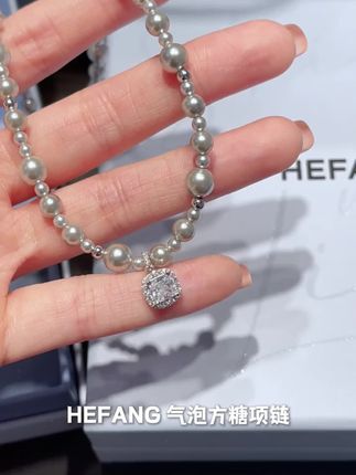这条气泡方糖项链, 它不同于普通珍珠元素项链, 它是银灰色贝珠和银珠错落的排布起来非常灵动。#方糖项链 #贝珠项链 #七夕礼物 #项链 #情人节礼物