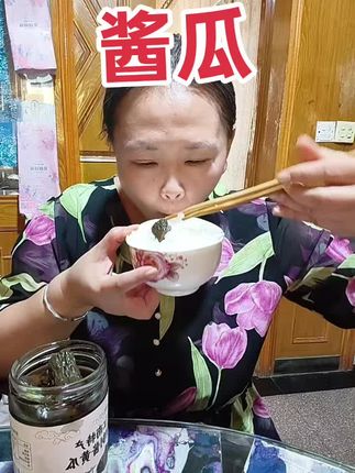 一碗白饭,一碟酱瓜,简单的滋味里藏着家的温暖。🥢🥒   #黄瓜段 #家常美味