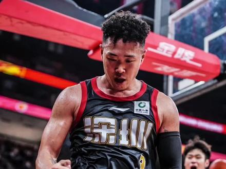 职业生涯首座常规赛MVP!恭喜深圳“避雷针”贺希宁当选25-26赛季MVP+国内最佳一阵,两项荣誉实至名归!#贺希宁当选常规赛MVP #贺希宁#深圳男篮#CBA#cba最佳阵容