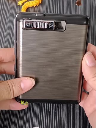 #烟盒打火机一体机 #复古烟盒 #好物推荐分享 #多功能烟盒 #原创视频