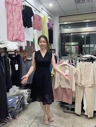 黑色无袖网纱连衣裙女2025夏新款女士时尚气质显瘦v领网纱长裙#时尚连衣裙#洋气连衣裙#气质长裙#显瘦长裙#百搭连衣裙