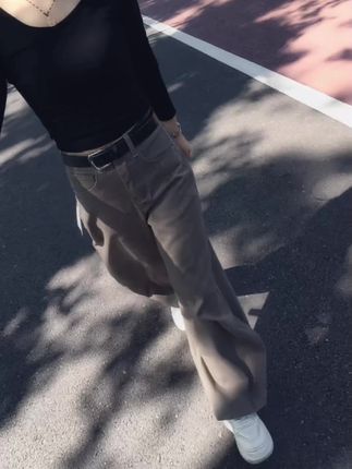 人不需要用力走近任何人,只需要用力走向自己,向外攀缘是迷,向内深耕是悟,我不追逐,属于我的自然会找到我。#穿搭 #秋季爆款#遮肉显瘦 #百搭裤子 #显瘦显高显腿长