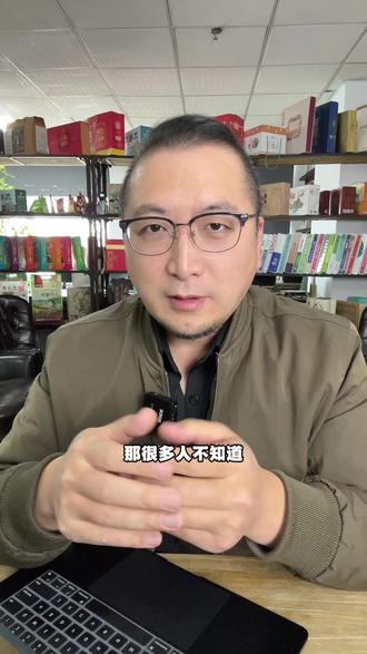 李逵难辨李鬼 真假刘文祥麻辣烫 最近很多人被 “紫薯精”带火的 刘文祥麻辣烫刷屏。但很多人不知道:一条街可能有5个版本。刘文祥、刘文强、刘文阳、文祥麻辣烫、桦南二中麻辣烫、为什么会这样?其实这是中国餐饮最经典的一个品牌问题。没有商标的品牌火了也不一定是你的。#品牌设计 #紫薯精 #logo设计 #刘文祥 #麻辣烫