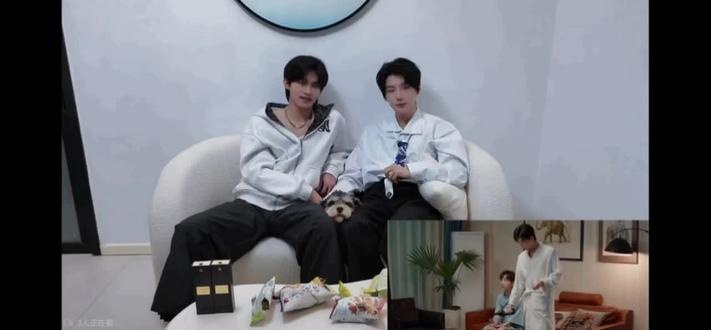 我满脑子都是“但是你露大腿了”哈哈哈哈哈哈…没直播的日子里,自己找糖吃~#云熠星河