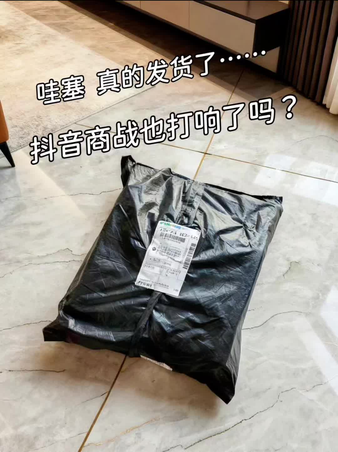 心相印经典抽纸,精选原生木浆制造,无香设计,100抽每包,质感细腻。纸张柔韧,湿水不易破,带来舒适使用体验。其包装简约大方,印有清新花卉图案,适配居家、办公等多种场景,是日常清洁、擦拭的实用之选,为生活增添便捷与品质。#好物推荐🔥 #抽纸 #自用好物推荐 #心相印 #亲肤