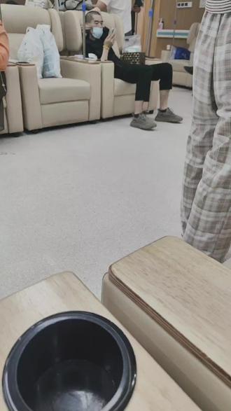 @协和医院。早上七点出门八点到协和,排队到十二点半才打上针,这医院是不是得多加人手才行,这种等待对病人是不是太煎熬了点?