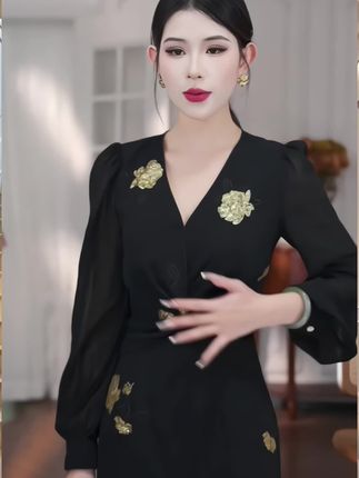 #时尚穿搭女装 #法式V领连衣裙#气质收腰显瘦#长袖连衣裙
