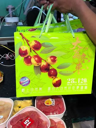 感谢老板支持,5箱冬装礼盒走单,最近送中秋梨的越来越多咯,咱们礼盒赶紧安排起来咯