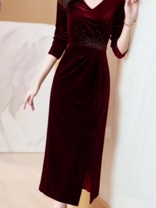 酒红色金丝绒连衣裙秋冬新款女装钉珠气质婚宴妈妈装礼服中长款