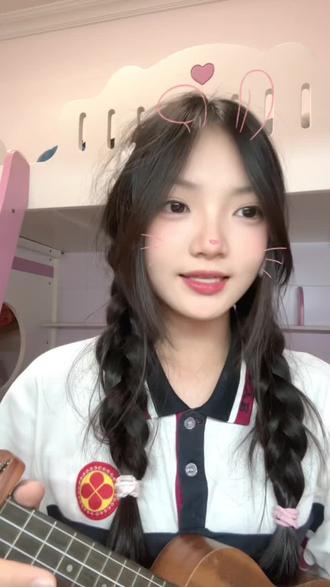 怎不忍心怪你对我太独特~~#喜欢 #阿肆 #尤克里里 #弹唱