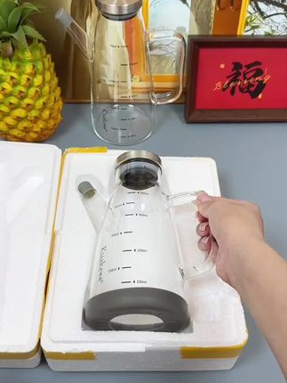 这款高硼硅玻璃油壶真的太好用了,壶嘴是鹰嘴的设计,不滴油也不挂油,耐高温还带有刻度#高硼硅玻璃 #厨房好物 #厨房用品 #实用好物 #油壶