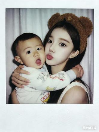 你一定不知道,你小时候我还抱过你呢!抱小时候男朋友ai指令!#豆包ai #豆包P图已经nextlevel了 #情侣 #合照