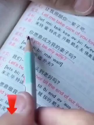 家有孩子英语不好的,一定要入手这本书!轻松易学,让孩子从此爱上学英语~#零基础学英语 大人小孩都能学,只要会中文,#点击小黄车直接购买 #😘小十月 #学霸秘籍 #好书推荐