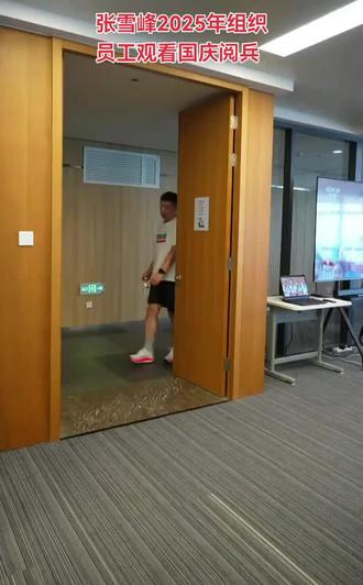 张雪峰让无数寒门学子有了光明前途,他还有一颗爱国之心,这是他受人尊敬的原因