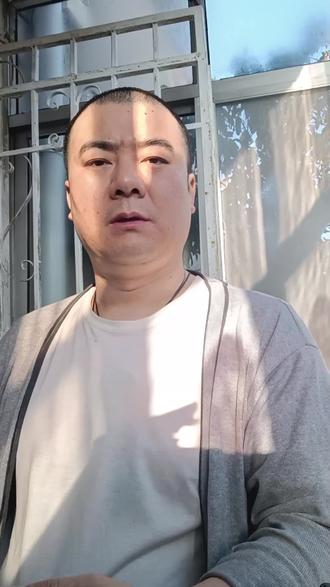 如梦令.天地自然巨匠
作者:李孟军
天地自然巨匠,
玄昊碧空为帐。
抟万物丹砂,
海岳瀛寰叠嶂。
回望!
回望!
圣境无声入象。