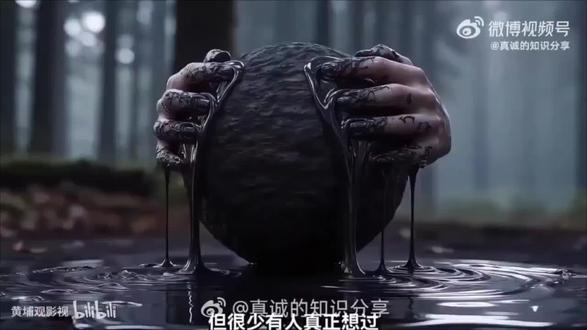 霍尔木兹海峡实质性封锁,全球五分之一的石油供给被堵塞,周一WTI 原油期货飙涨 20% 以上就是最直接的价格反应。油价又是通胀的根,会带动很多东西的价格跟着一起涨。视频:一桶石油到底能变出多少东西?答案可能超出我们的想象!其实视频说少了,不仅是视频中讲的,连纽扣等等都和石油有关#生活离不开石油 #石油 #石油的重要性