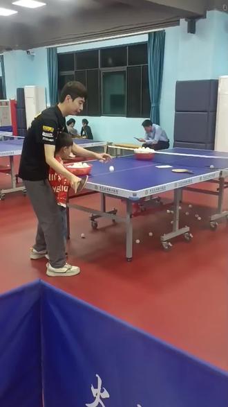 αoe不想记,就爱这个#打乒乓他是认真的