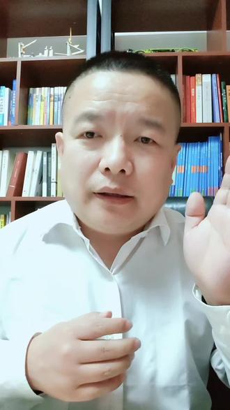 昨天直播的时候,一位粉丝咨询:选科政史地好就业吗?今天小喇叭就一条视频为大家叭叭一下自己的粗浅看法~#班主任说 #山东升学 #滨州教育小喇叭 #滨州