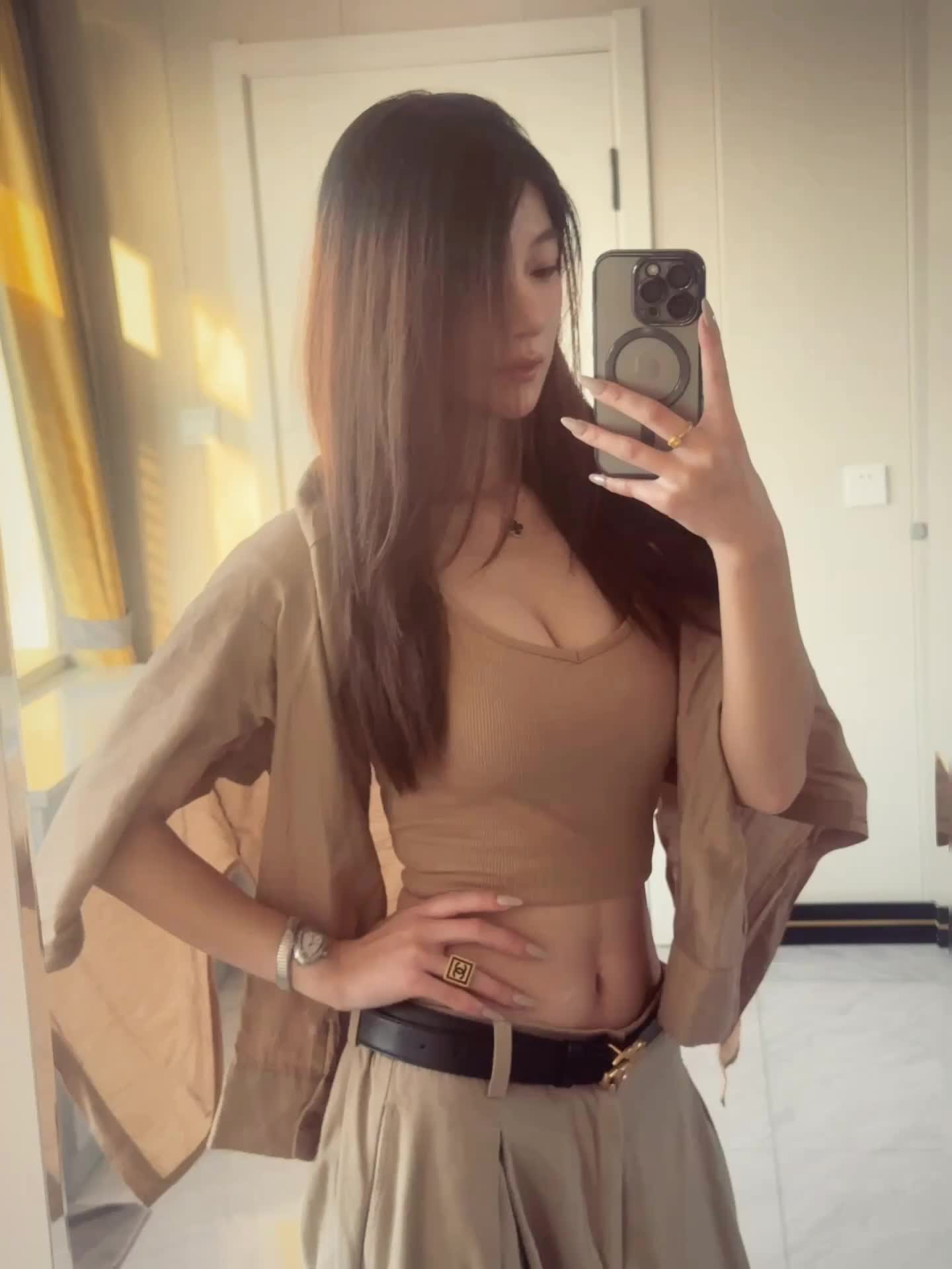 姐就一个优点 双子座#原相机拍摄 #马甲线 #腰 #对镜拍#双子座