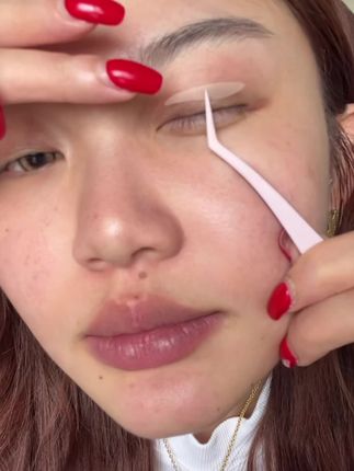 水滴形双眼皮贴你是我的神!再也不怕贴出来双眼皮会被眼尾吃掉了!直接扩宽眼尾放大双眼效果绝了#今日妆容 #平价彩妆 #女大学生 #日常唠嗑