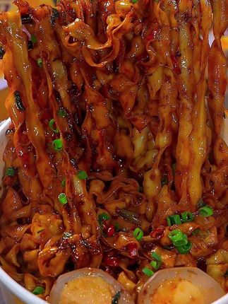 #超便宜超划算 今麦郎山西炒刀削面,面条劲道爽滑有嚼劲儿,好吃到停不下来!#炒刀削面 #速食美食 #灵魂宵夜 #妈呀太香了