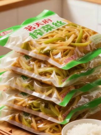 宝子们看过来!10包的榨菜丝,微辣去皮,吃起来爽脆入味,当咸菜腌菜配饭超开味,日常当个下饭菜绝绝子~ #榨菜丝推荐 #开味下饭菜 #咸菜腌菜 #微辣榨菜 #性价比榨菜