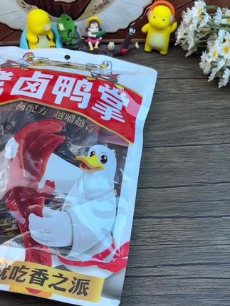 16小时冷泡卤煮!真的巨入味!我真的觉得比我楼下卤味店卖的还要好吃!#香之派 #解馋 #鸭掌 #开袋即食 #追剧小零食