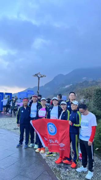 昨天胜利完成庐山山地公路半程马拉松比赛爬升高度420多米,成绩不是我想要的,但是我很满意,2小时17分。